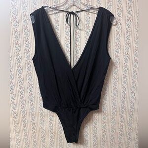 Alice + Olivia Black Plunge Draped Tie-Back Satin Bodysuit Large